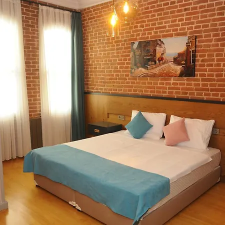 El Gusto Hotel