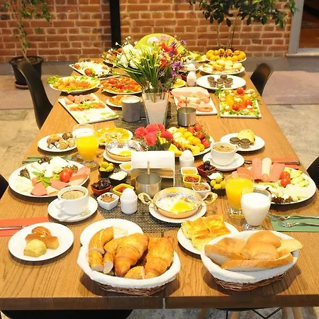 El Gusto Hotel